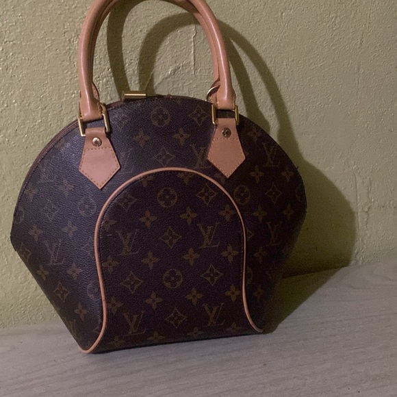 Louis Vuitton Authentic Bag - Picture 2 of 6